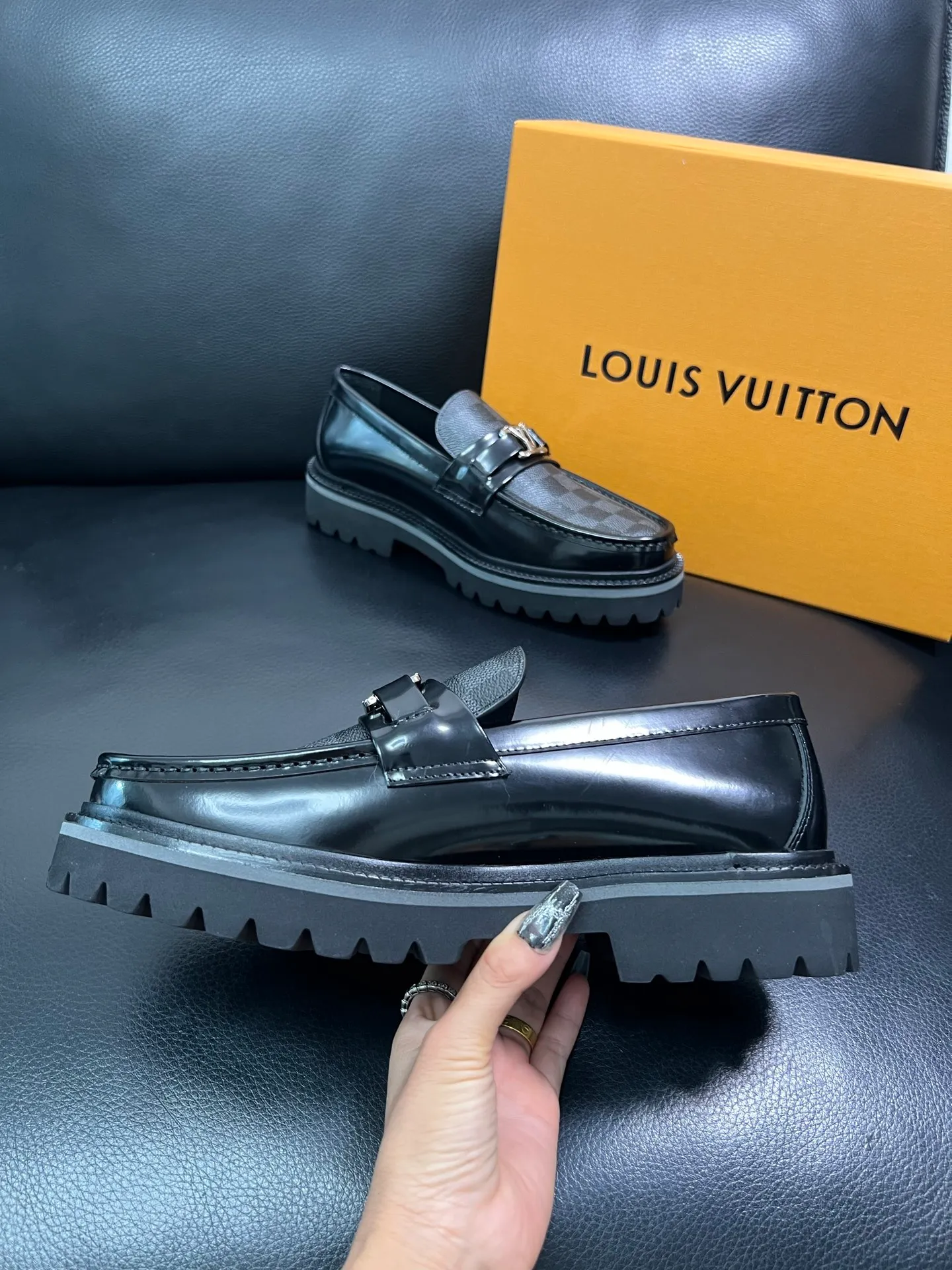 Men's shoes 💰780 Lv top purchasing Louis Vuitton leather shoes counter synchronization, uppers imported from Italy, imported water-dyed cowhide lining, soles: original soles specially provided by the original factory, original factory follow-up goods, high quality, welcome to compare, code number 38-44 (customized 45) 85842